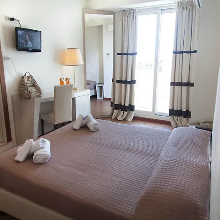 Hotell Riviera Mare Life 3*
